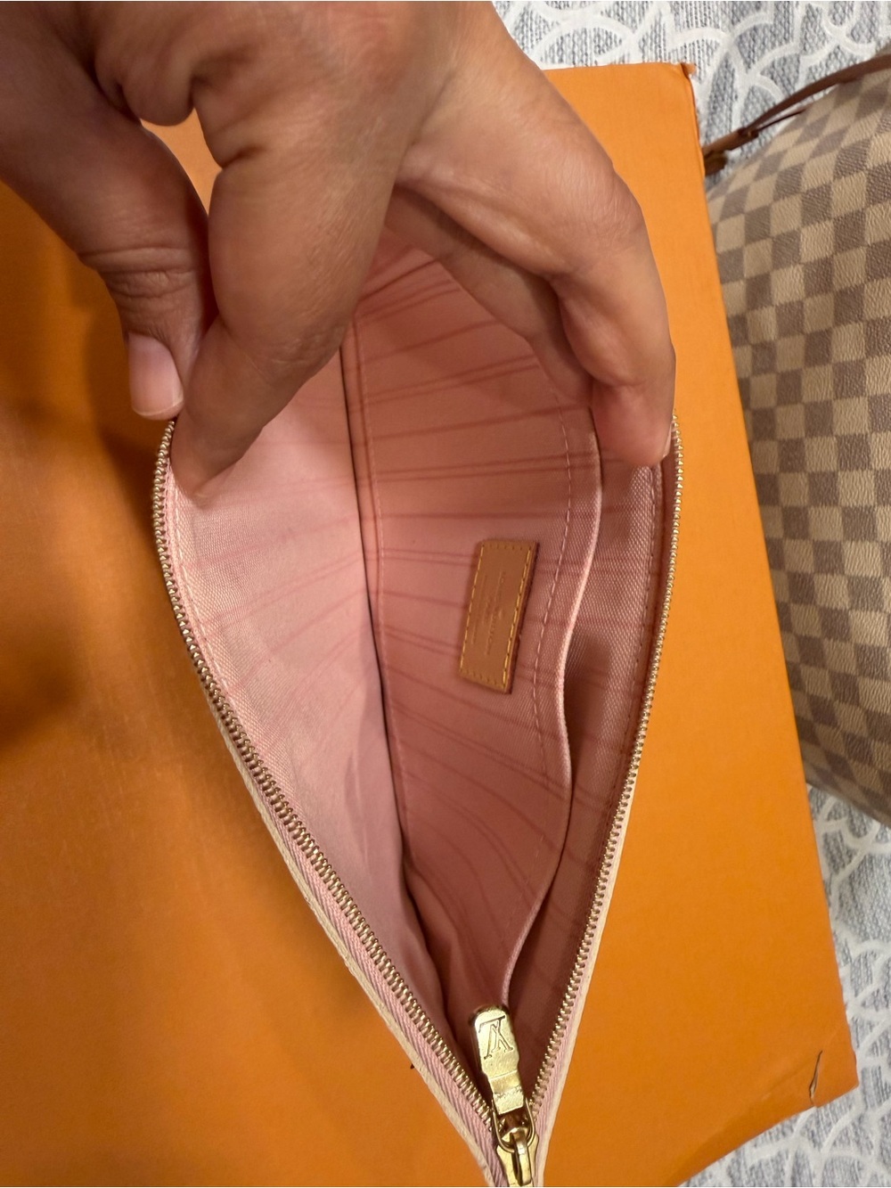 Louis Vuitton Damier Azur Canvas Neverfull MM Tote in Beige with Pink Interior - Picture 16 of 17